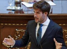 Concejal de Valencia discutiendo sobre la moción de la FEMP del 25-N