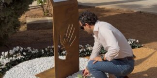 El Ayuntamiento de Paterna ha inaugurado un monolito en homenaje a los bebés nacidos sin vida, ofreciendo un espacio simbólico para las familias. Este monumento busca proporcionar consuelo y recordar las pequeñas vidas que dejaron una huella eterna. La iniciativa se enmarca en el compromiso del consistorio con las familias afectadas por la pérdida gestacional y neonatal.