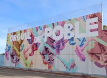 Catarroja crea una unidad especifica de salud mental y bienestar social para reforzar la atención tras la DANA Mural colorido en Catarroja con la frase Orgull de Poble