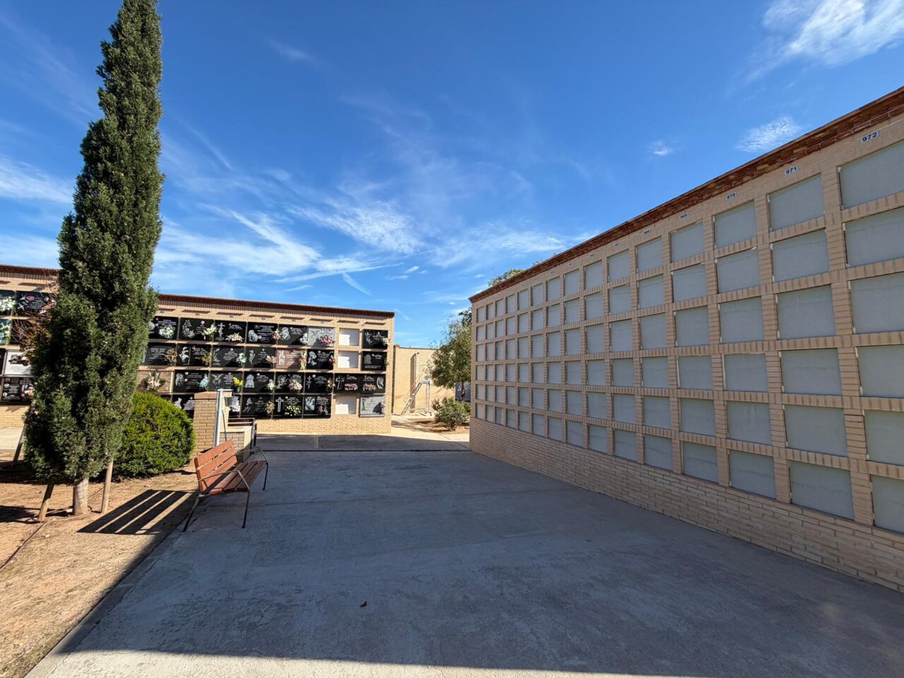 El cementerio municipal de Paterna ha ampliado su capacidad con nuevos nichos.