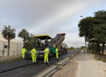 Cierra el puente de Ikea de Alfafar durante 48 por obras de mejora y seguridad Trabajadores realizando obras en el puente de Ikea en Alfafar