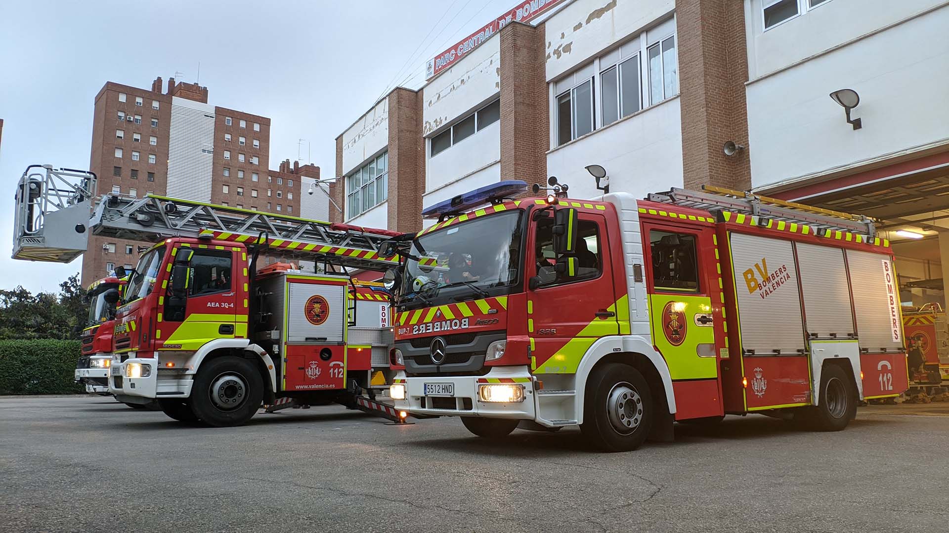 Camiones de bomberos en el Parc Central de Bombers de València