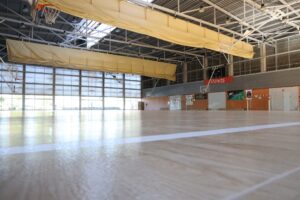 Interior del pavellón deportivo municipal de Catarroja con nuevo pavimento