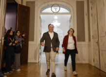 Feijóo designa a Pérez Llorca como candidato a la Presidencia de la Generalitat Valenciana Juan Francisco Pérez Llorca caminando durante un evento político
