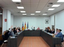 Las cuentas de Rocafort para 2026 ascienden a 8,1 millones tras la aprobación del presupuesto municipal Miembros del Ayuntamiento de Rocafort en pleno municipal. Se aprueban presupuestos para 2026.