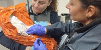 Policías de Valencia asistiendo en el nacimiento de un bebé