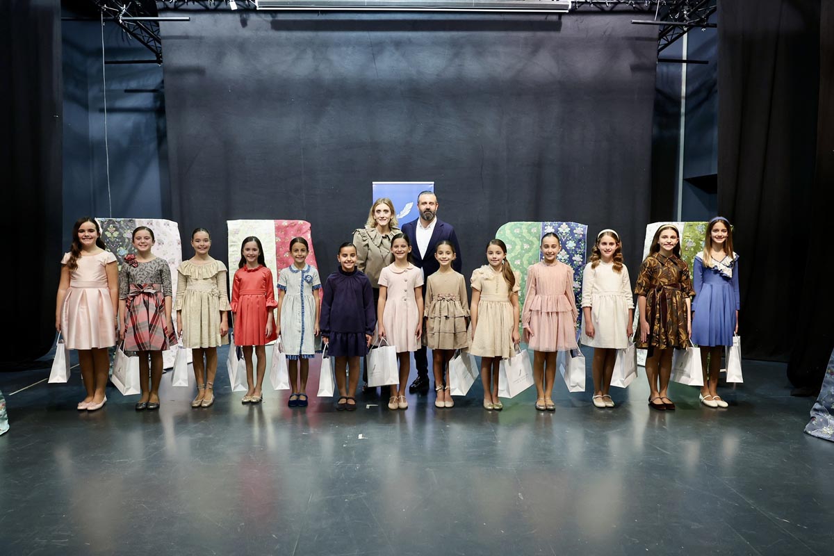 Las telas que lucirá la Corte de Honor Infantil fueron presentadas en Beniparrelltelas en la presentación de la Corte de Honor Infantil.