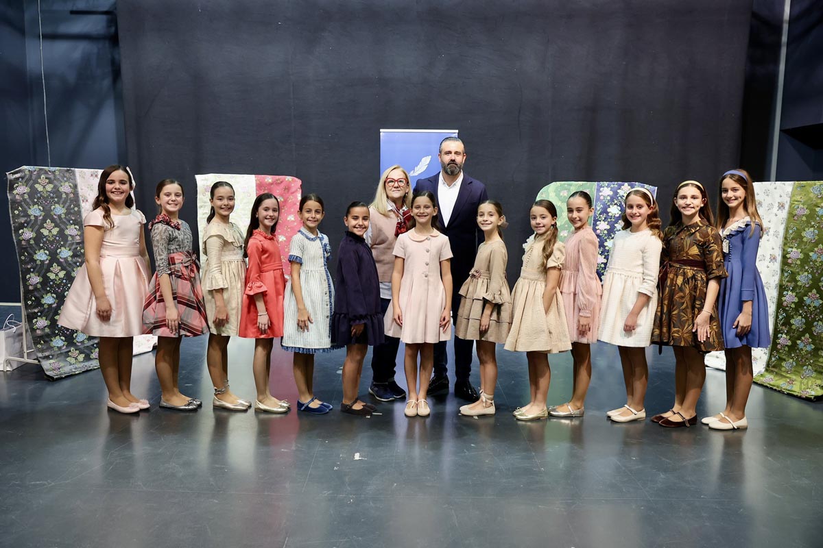 Las telas que lucirá la Corte de Honor Infantil fueron presentadas en Beniparrell.