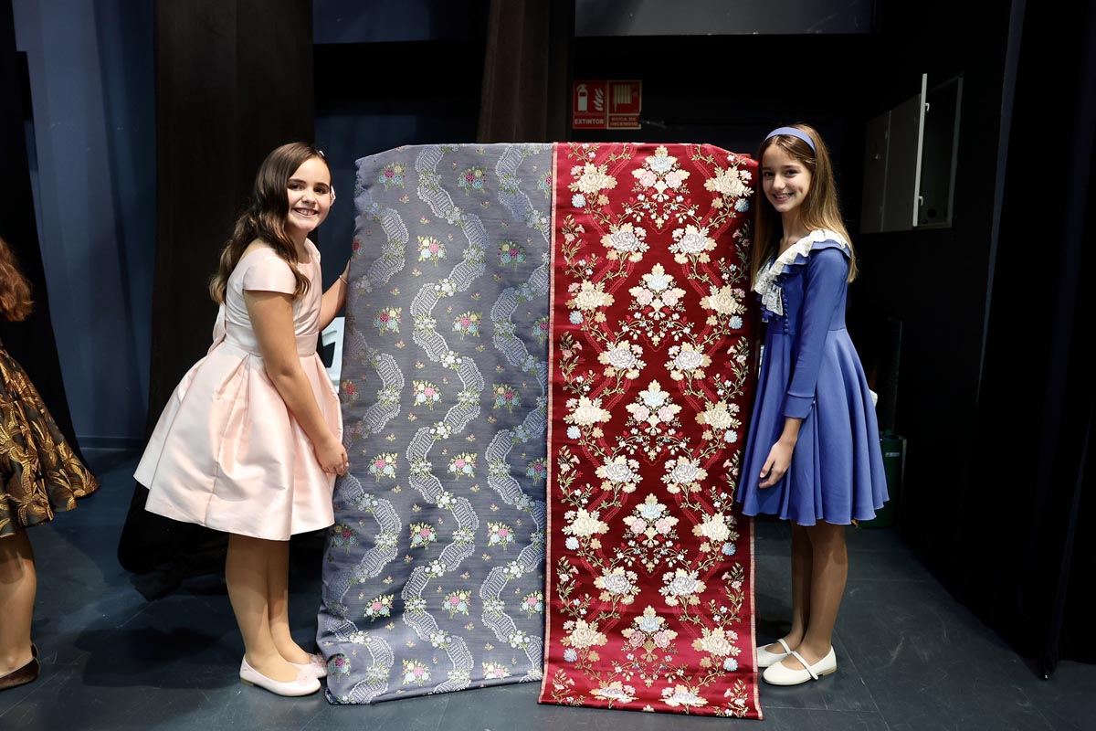 Las telas que lucirá la Corte de Honor Infantil fueron presentadas en Beniparrell.