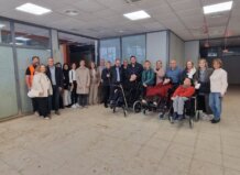 Grupo de personas en la colocación de la primera piedra del CAT en Albal