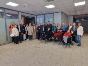 Grupo de personas en la colocación de la primera piedra del CAT en Albal