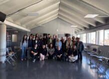 Grupo intergeneracional participando en el proyecto Somriures Majors en Massamagrell