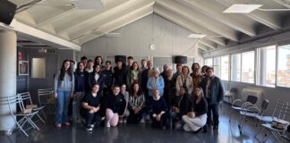 Grupo intergeneracional participando en el proyecto Somriures Majors en Massamagrell