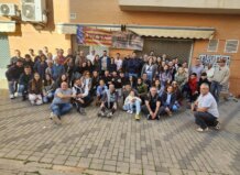 Un emotivo reencuentro en la calle Rigoberta Menchú de Aldaia.