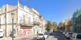 Edificio en estado de rehabilitación en el barrio del Cabanyal, Valencia