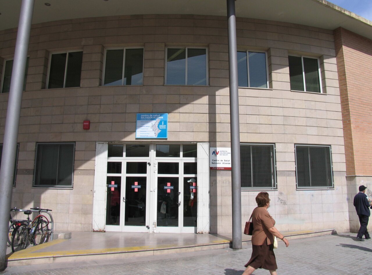 La Conselleria de Sanidad inicia la remodelación del centro de salud Salvador Allende en Valencia.