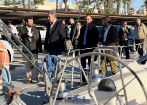Visita de autoridades al puerto de la Pobla de Farnals