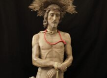 Escultura Ecce Homo restaurada en Picanya, con detalles en madera dorada.