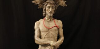 Escultura Ecce Homo restaurada en Picanya, con detalles en madera dorada.