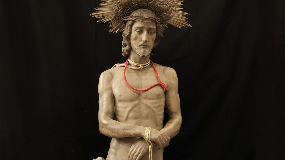 Escultura Ecce Homo restaurada en Picanya, con detalles en madera dorada.