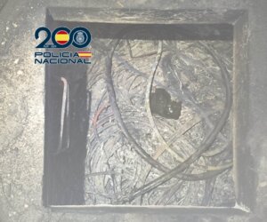 Imagen de un robo de cableado en una caja de registro