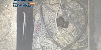 Imagen de un robo de cableado en una caja de registro