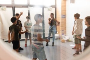 Grupo de jóvenes participando en actividad de salud mental en Picassent