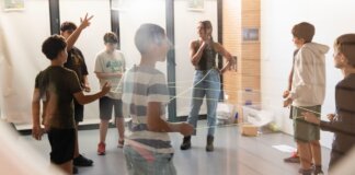 Grupo de jóvenes participando en actividad de salud mental en Picassent