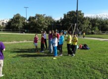 Niños participando en actividades al aire libre durante la Semana de la Infancia.