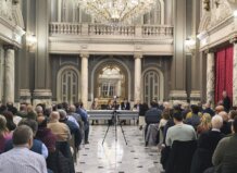 El salón de cristal del Ayuntamiento de Valencia ha acogido este jueves el sorteo de las bandas que participarán en el Certamen Internacional de Bandas de Música Ciudad de Valencia 2026