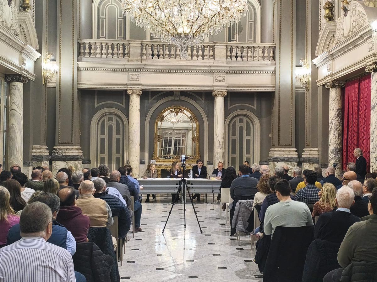 El salón de cristal del Ayuntamiento de Valencia ha acogido este jueves el sorteo de las bandas que participarán en el Certamen Internacional de Bandas de Música Ciudad de Valencia 2026