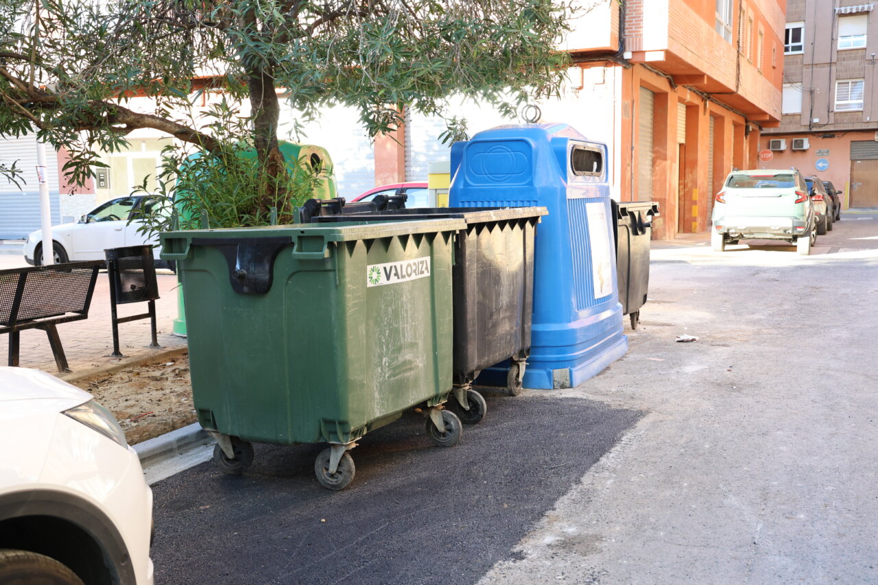 Contenedores de residuos en Catarroja tras su sustitución
