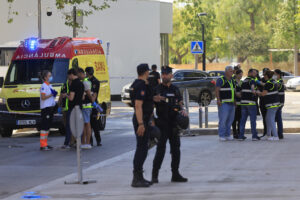 Ambulancia y policía en la escena de un tiroteo en Xirivella