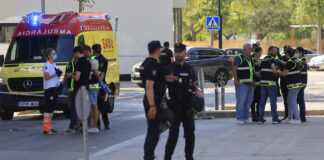 Ambulancia y policía en la escena de un tiroteo en Xirivella