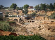 Vista de un barranco en Torrent tras la DANA con daños visibles