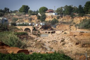 Vista de un barranco en Torrent tras la DANA con daños visibles