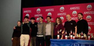 Grupo de personas en la gala de los premios Cacau d'Or en Torrent