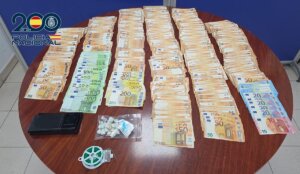 Dinero en efectivo y drogas incautadas en operación policial en Malilla