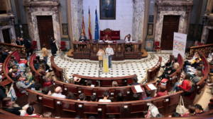 Niños participando en un evento educativo en València