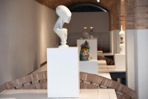 Esculturas en la XVII Bienal Internacional de Cerámica de Manises