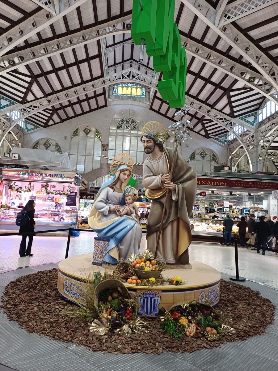 Escultura del Belén del Mercado Central en Valencia con la Sagrada Familia