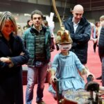 Niña usando un dispositivo de realidad virtual en Expojove 2025