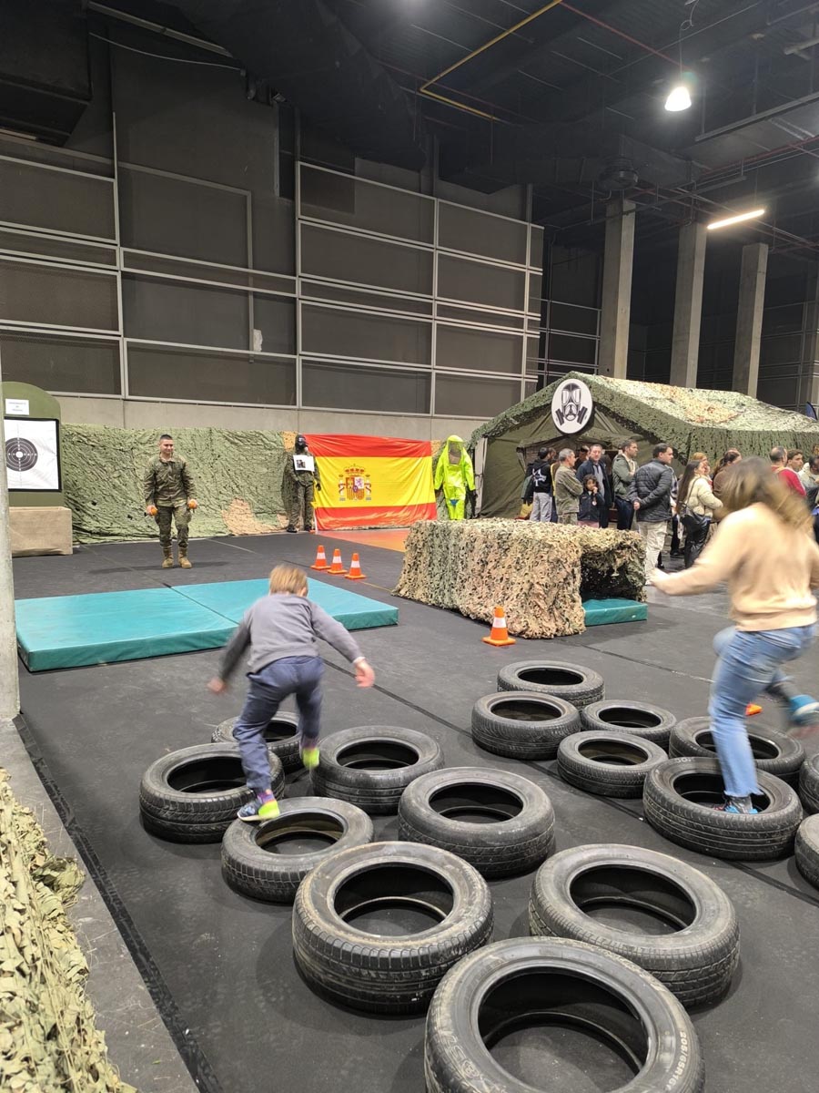 Las Fuerzas Armadas en Expojove