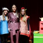 Tres personas posando en la inauguración de Expojove 2025