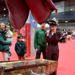 Familias disfrutando en la inauguración de Expojove 2025