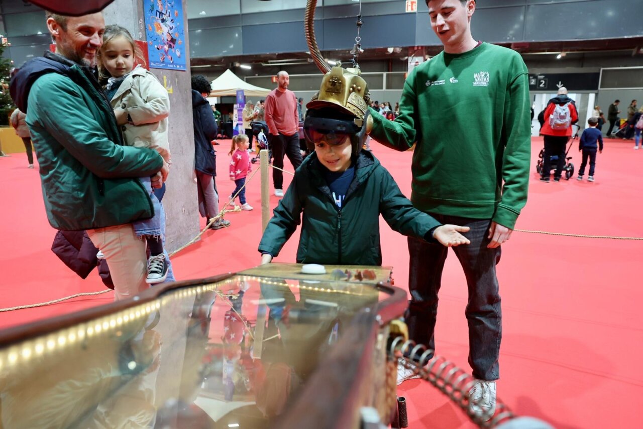 Niños disfrutando en la inauguración de Expojove 2025