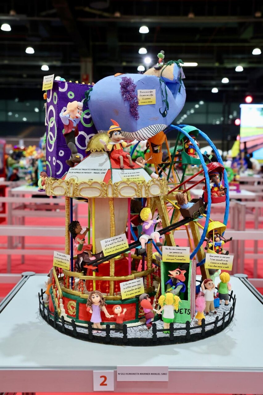 Exposición de figuras de personajes en Expojove 2025