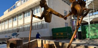 Escultura en Alaquàs que rinde homenaje a voluntarios tras la dana