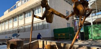 Escultura en Alaquàs homenajeando al voluntariado tras la DANA