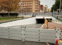 Aldaia refuerza la protección en el barranco de la Saleta ante la alerta roja por lluvias torrenciales Barreras de protección instaladas en Aldaia ante lluvias torrenciales.